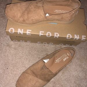 Toms